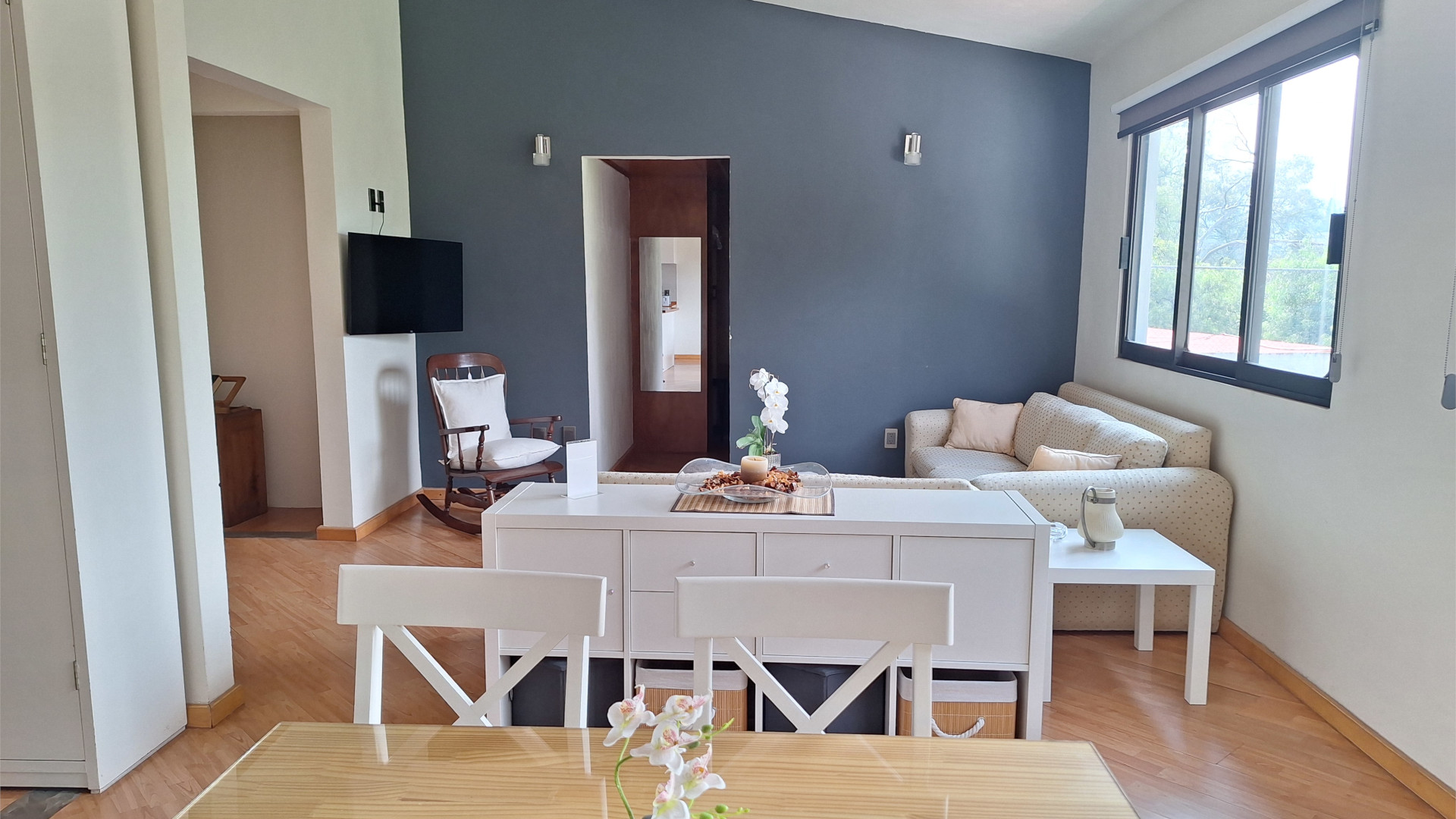 01_Suite_202_Lomas_Living_dining_room